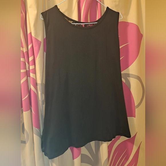 Silky tank top with lace open back - Picture 2 of 4